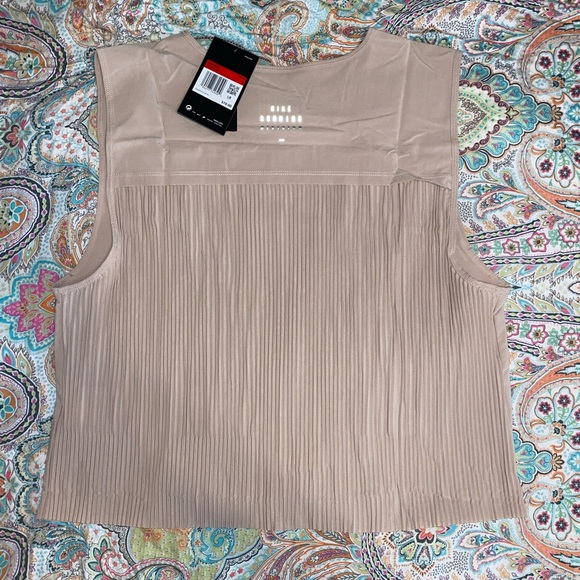 Nike Top - Picture 2 of 5